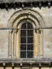 Églises romanes de Melle - Église Saint-Hilaire de style roman : détails sculptés