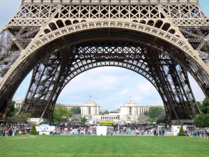 Eiffel tower - Pillars of the Eiffel tower in the background with the Palais de Chaillot in the background