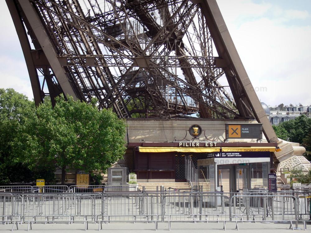 Photos The Eiffel Tower Tourism & Holiday Guide