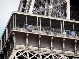 Eiffel tower - Detail of the tower