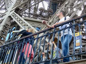 Eiffel tower - Visitors on the second floor