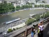 Eiffelturm - Blick auf die Seine und ihre nächste Umgebung von der 2. Etage des Eisenturms aus