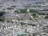 Eiffelturm - Panoramablick auf Paris und die Invalides vom Gipfel des Eisenturms aus