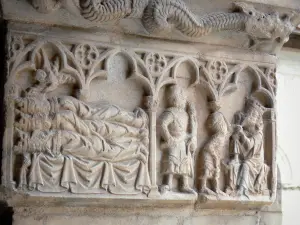 Elne cathedral and cloister - Detail of a historiated capital of the cloister