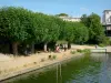 Enghien les Bains - Cidade termal: jardim de rosas com suas árvores, bancos e passeio à beira do lago