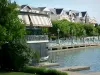 Enghien les Bains - Cidade termal: antigo coreto (rotunda que abriga uma brasserie) e cais no Lago Enghien