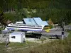 Estação do Monts Jura - Esqui e esportes de verão: teleférico Val Mijoux (teleférico) em Mijoux; no Parque Natural Regional do Haut-Jura (Montanhas Jura)