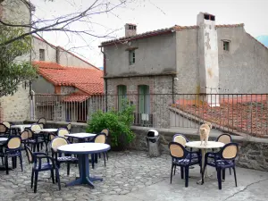 Eus - Café terrace and houses of the village