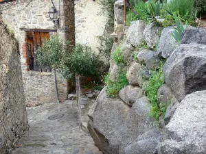 Eus - Paved street of the village