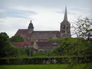 Évaux-les-Bains - Saint-Pierre-et-Saint-Paul church of Romanesque style and houses of the spa town, in the Pays de Combraille area