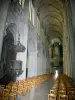 Évreux - Intérieur de la cathédrale Notre-Dame : nef, chaire et orgue