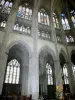 Évreux - Dentro de la catedral de Notre-Dame: vidrieras