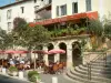 Fayence - Maisons et terrasse de café