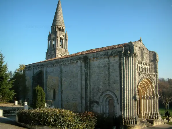 Fenioux - Iglesia románica