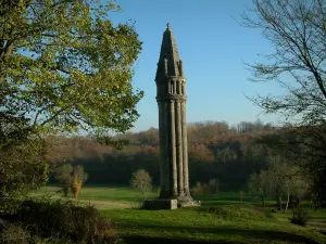 Fenioux - Linterna de los árboles muertos y el bosque