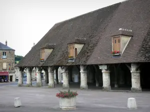 Fère-en-Tardenois - Ancienne halle aux grains (halle aux blés) de Fère-en-Tardenois