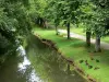 La Ferté-Milon - Los bancos de la Ourcq: Drive (correo) a lo largo del canal del Ourcq, los árboles y patos en la orilla del agua