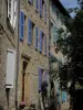Figeac - Maisons en pierre aux volets colorés, en Quercy