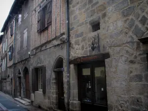 Figeac - Facades of houses in the old town, in the Quercy
