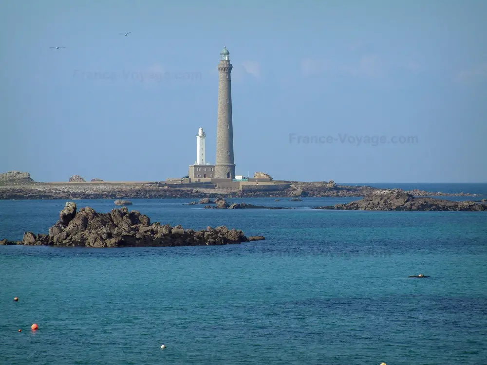 Guide of the Finistère - Landscapes of the Brittany coast - The Channel (sea), rocks, coast and lighthouse