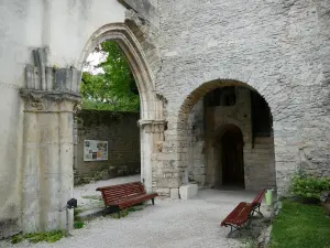 Flavigny-sur-Ozerain - Überreste der Benediktinerabtei von Flavigny