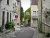 Flavigny-sur-Ozerain - Steeg omzoomd met oude huizen