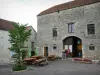 Flavigny-sur-Ozerain - Oude schuur omgebouwd tot restaurant