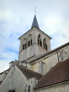 Flavigny-sur-Ozerain - Glockenturm der Kirche Saint-Genest