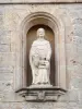 Flavigny-sur-Ozerain - Standbeeld boven de deur van de abdij van Saint-Joseph de Clairval