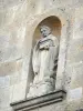 Flavigny-sur-Ozerain - Standbeeld van Sint Egil
