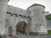Flavigny-sur-Ozerain - Porte du Val en zijn twee ronde torens