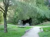 Fontes do Sena - Parque paisagístico com a gruta romântica que abriga a principal nascente do Sena; na cidade de Source-Seine
