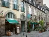 Fougères - Maisons et commerces de la rue Nationale