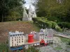 France Miniature - Miniaturen die de Moulin Rouge en de Basiliek van het Heilig Hart van Parijs voorstellen