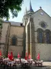 Fresnay-sur-Sarthe - Café terrace at the foot of the Notre-Dame church