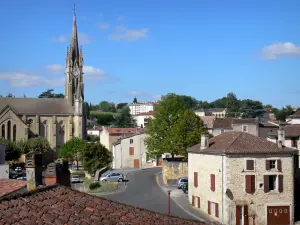 Fumel - Église Saint-Antoine, rue et maisons de la ville