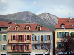 Gap - Façades de maisons et montagnes
