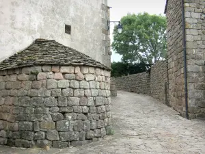 La Garde-Guérin - Passeggiata nel borgo fortificato