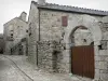 La Garde-Guérin - Geplaveide straat en stenen huizen van het middeleeuwse dorp