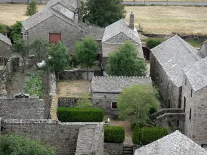 La Garde-Guérin - Vista dei tetti delle case nel borgo medievale