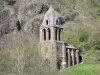 Gargantas del Allier - Capilla de Sainte-Marie-des-Chazes en estilo románico de Auvernia, en la ciudad de Saint-Julien-des-Chazes