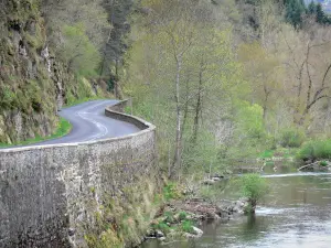 Gargantas del Allier - Camino de las gargantas a lo largo del río Allier