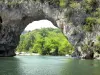 Gargantas del Ardèche - Pont d'Arc (arco natural) que atraviesa el río Ardèche