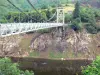 Gargantas del Truyère - Tréboul puente sobre el lago de la presa Sarrans el corazón de las gargantas del Truyère
