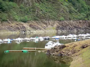 Gargantas del Truyère - Deportes acuáticos Garabit puerto Barco de placer