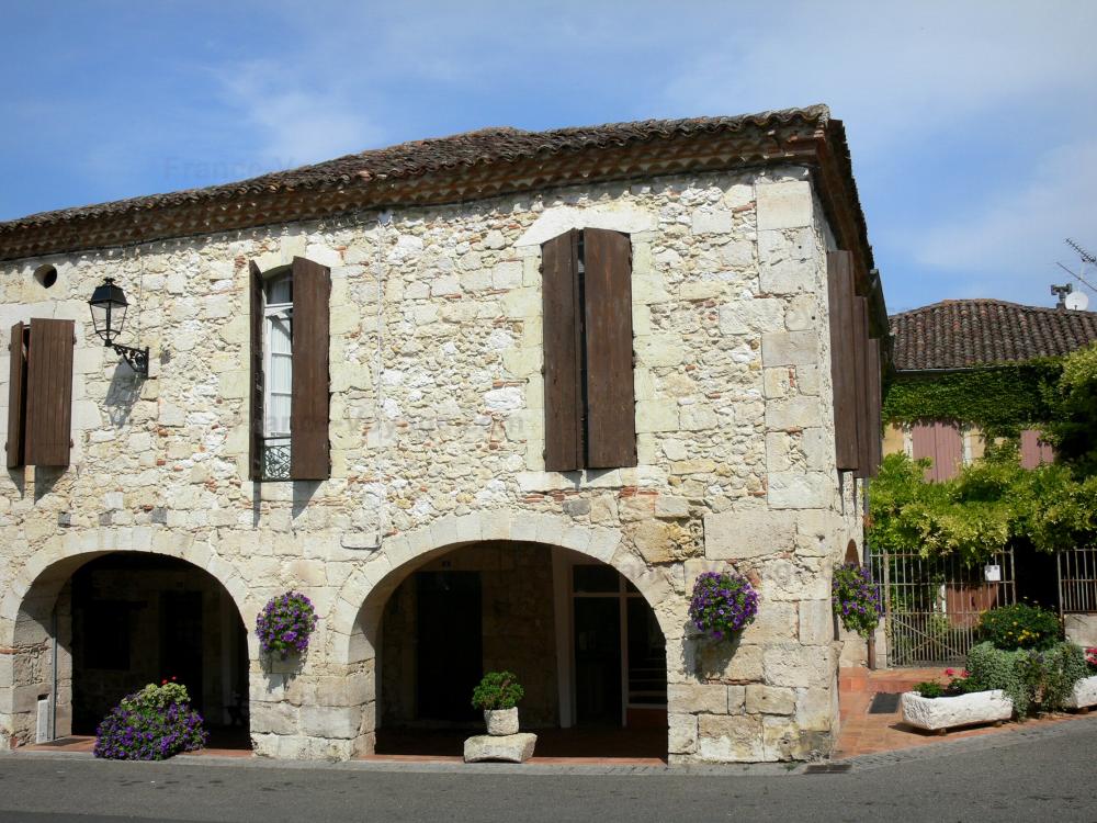 Guide du Gers - Montréal du Gers - Maison à arcades de la bastide