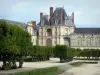 Giardini del castello di Fontainebleau - Dei viali di tigli e le facciate del palazzo di Fontainebleau, che il Golden Gate