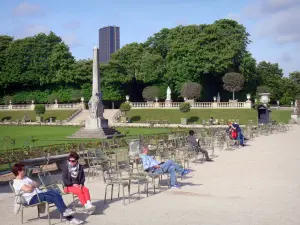 Giardino Jardin du Luxembourg - Smettere sulle sedie in giardino