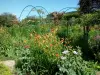 Giverny - Jardin de Monet : massifs de fleurs du Clos Normand