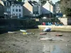 Golfe du Morbihan - Barques lors de la marée basse et maisons